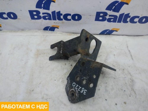 Кронштейн переднего бампера правый